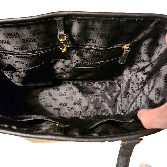 BLACK AND GOLD MICHAEL KORS TOTE CARRYALL - Picture 10 of 11